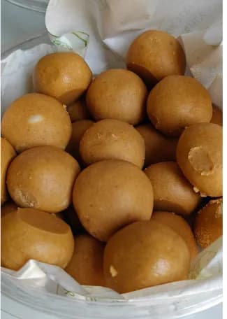 Desi Ghee Moong Dal Ladoos